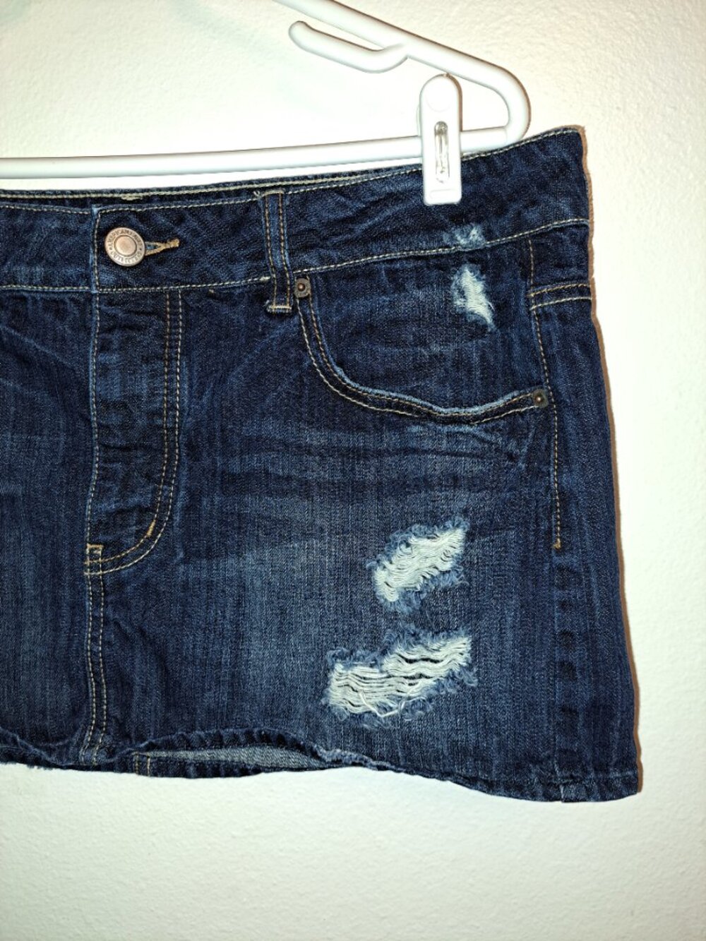 American Eagle dark wash denim mini skirt w/distressed embroidered pockets - Picture 3 of 9